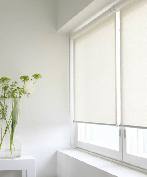 установка рулонных штор на балкон